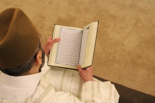 Keutamaan Membaca Al-Qur’an Setiap Hari Menurut Rasulullah –